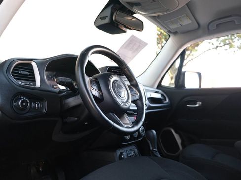 Used 2017 Jeep Renegade Latitude image 20