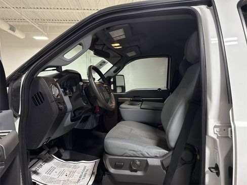Used 2015 Ford F250 XLT w/ XLT Premium Package image 17