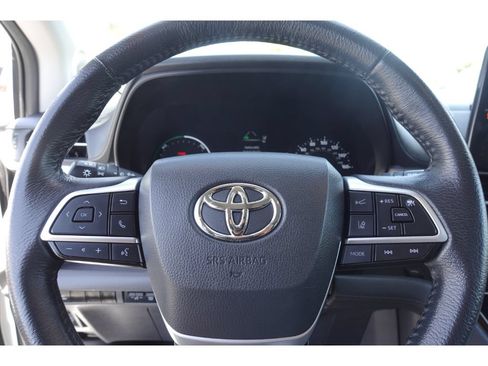 Certified 2024 Toyota Sienna XLE w/ XLE Plus Package FWD image 14
