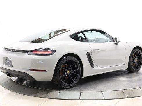 Used 2018 Porsche 718 Cayman RWD image 4