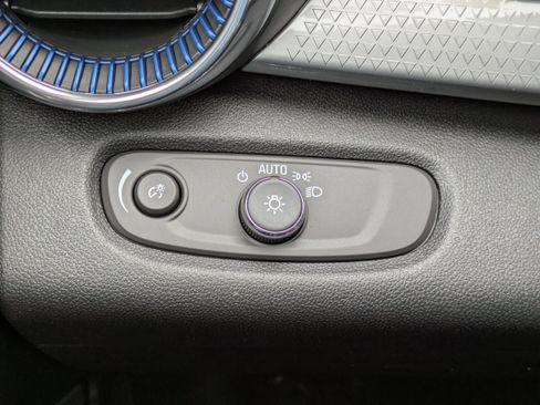 New 2025 Chevrolet Trax LT w/ Driver Confidence Package image 15