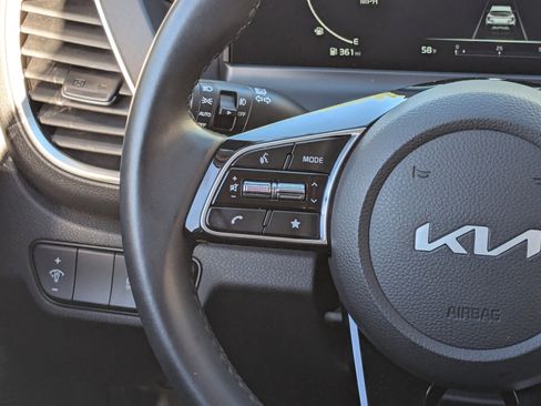 Used 2025 Kia Seltos EX w/ EX Sunroof Package image 17