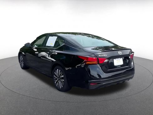Used 2025 Nissan Altima 2.5 SV FWD image 10