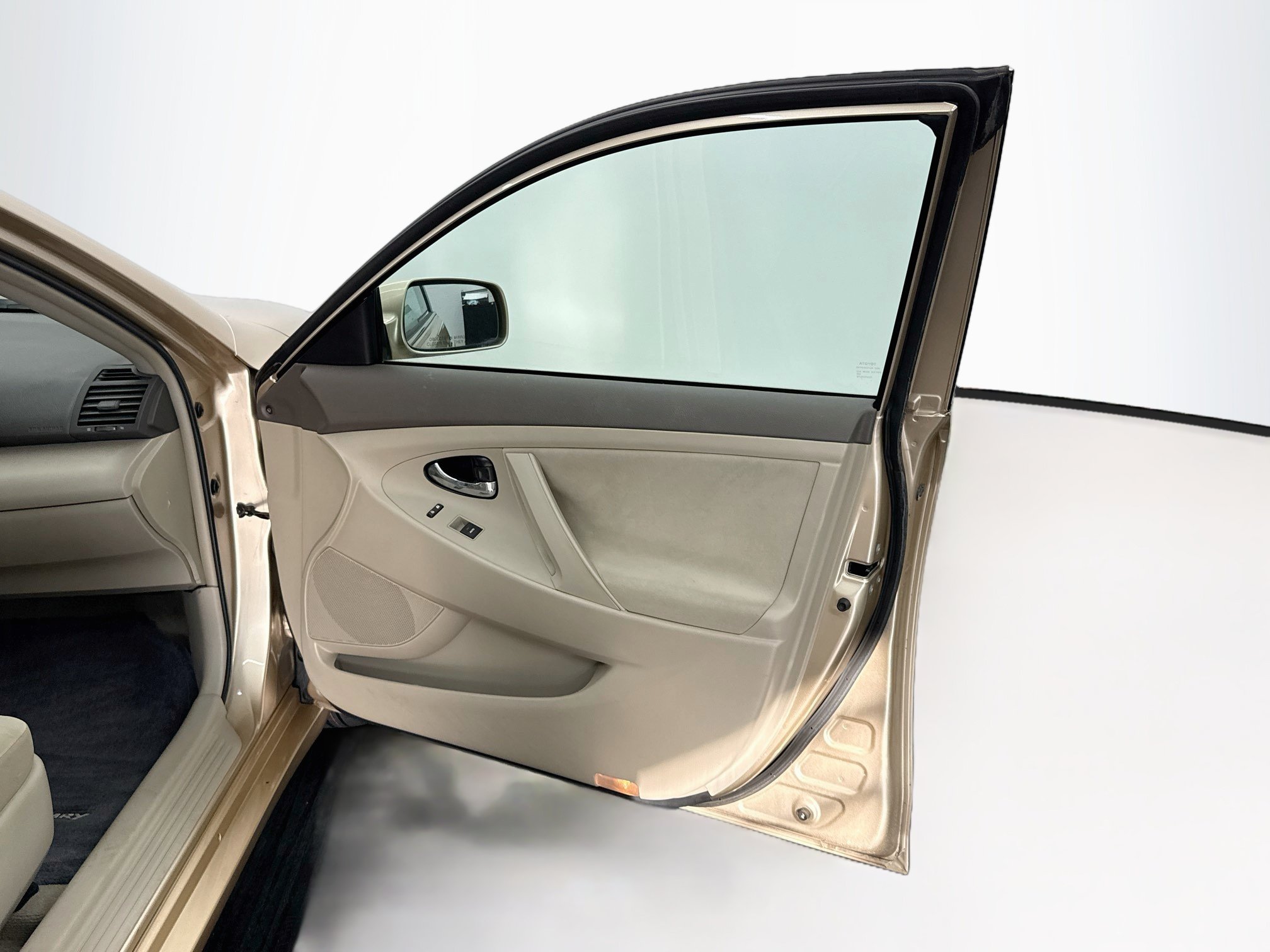 Used 2011 Toyota Camry LE FWD image 28