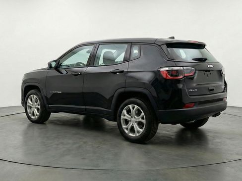 Used 2025 Jeep Compass Latitude image 6