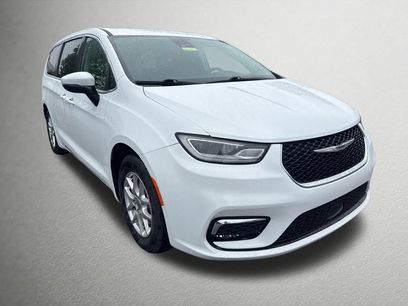 Used 2023 Chrysler Pacifica Touring-L