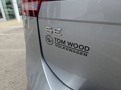 Certified 2023 Volkswagen Tiguan SE R-Line FWD image 9