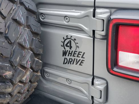 Used 2023 Jeep Wrangler Unlimited w/ Cold Weather Group AWD/4WD image 9