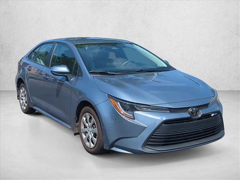 Used 2025 Toyota Corolla LE FWD image 3