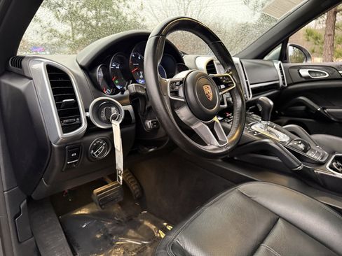 Used 2018 Porsche Cayenne Platinum Edition image 23