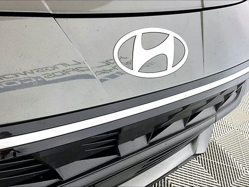 Used 2025 Hyundai Elantra SEL image 23