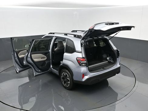 Used 2025 Subaru Forester Premium image 27