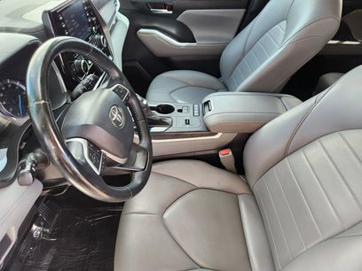 Used 2022 Toyota Highlander XLE