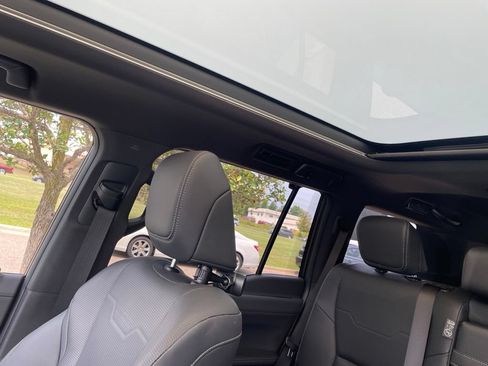 Used 2024 Lexus GX 550 w/ Accessory Package (Z1) AWD/4WD image 32