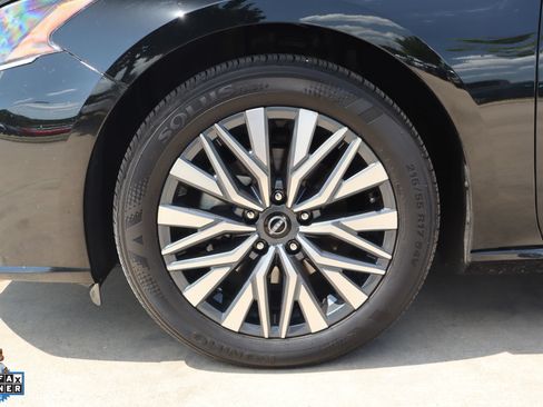 Used 2025 Nissan Altima 2.5 SV FWD image 10