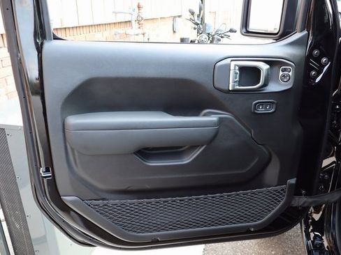 New 2025 Jeep Gladiator Sport image 9