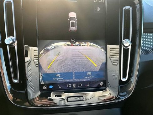 Used 2022 Volvo XC40 P8 Recharge Plus image 21