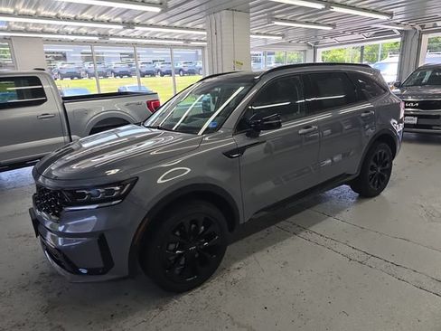 Used 2023 Kia Sorento SX AWD/4WD image 2