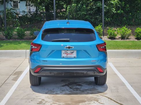 New 2026 Chevrolet Trax RS w/ Sunroof Package FWD image 8