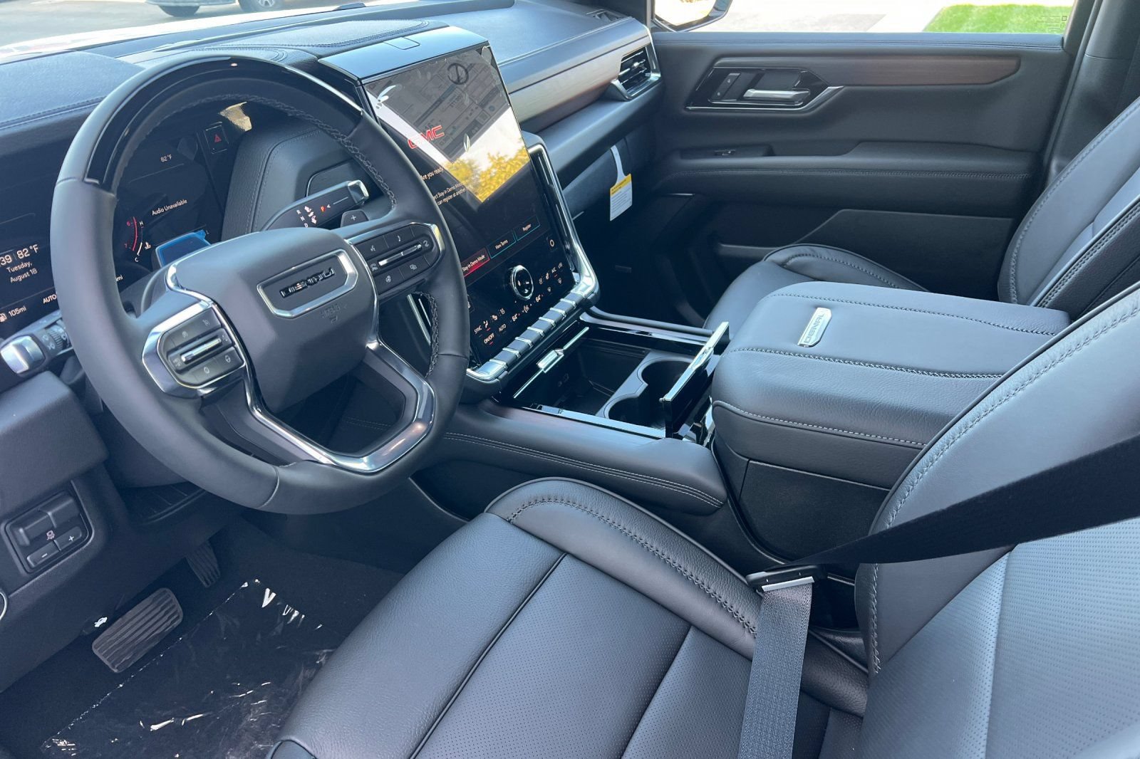 New 2026 GMC Yukon Denali w/ Advanced Technology Package AWD/4WD image 7