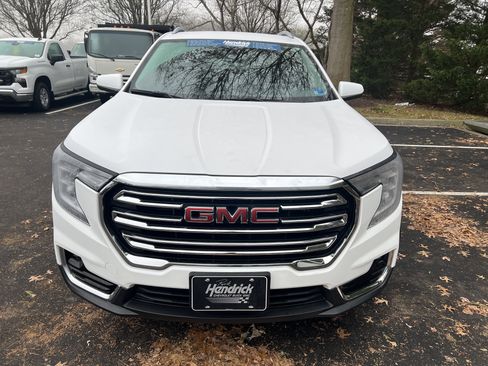 Used 2023 GMC Terrain SLT image 3