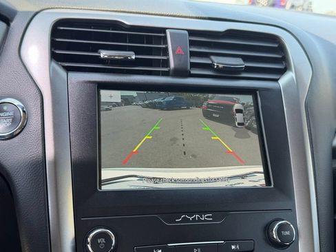 Used 2020 Ford Fusion SE FWD image 22