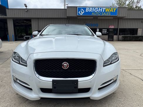 Used 2017 Jaguar XJ R-Sport image 3