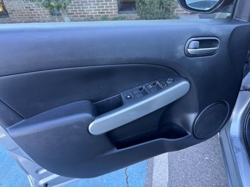 Used 2012 MAZDA MAZDA2 Sport image 9