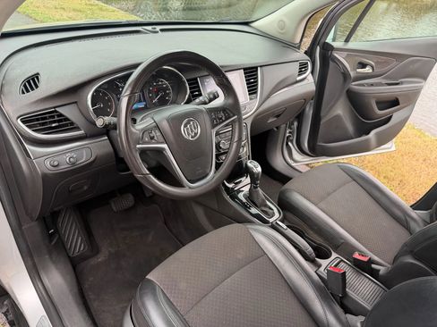 Used 2020 Buick Encore Preferred image 12