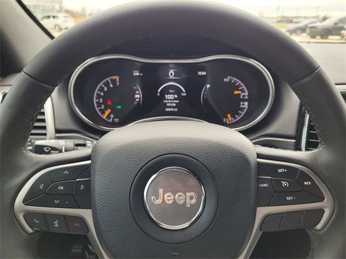 Used 2019 Jeep Grand Cherokee Laredo w/ 18" Wheel & 8.4" Radio Group image 18