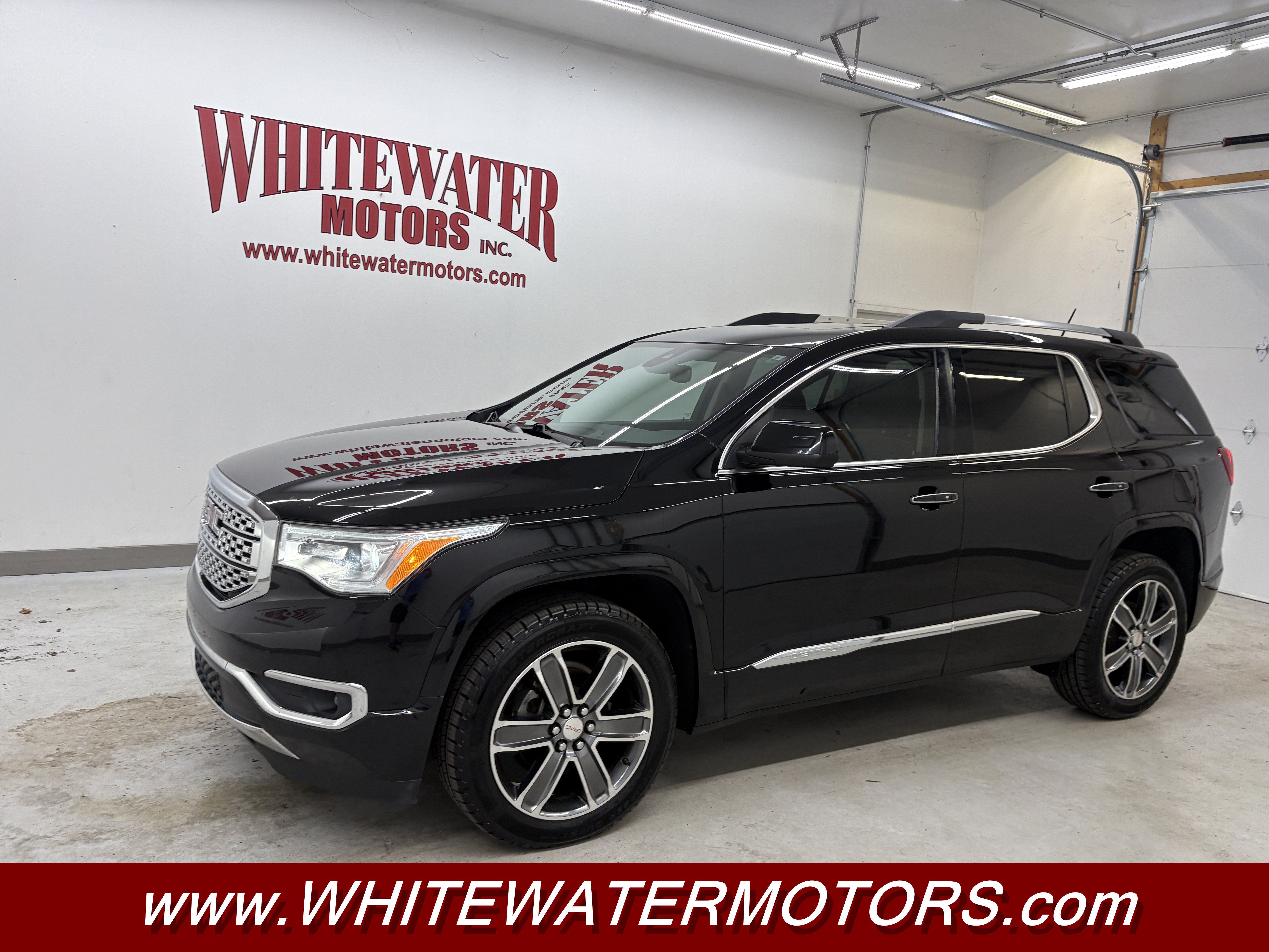 Used 2019 GMC Acadia Denali w/ Technology Package FWD image 1