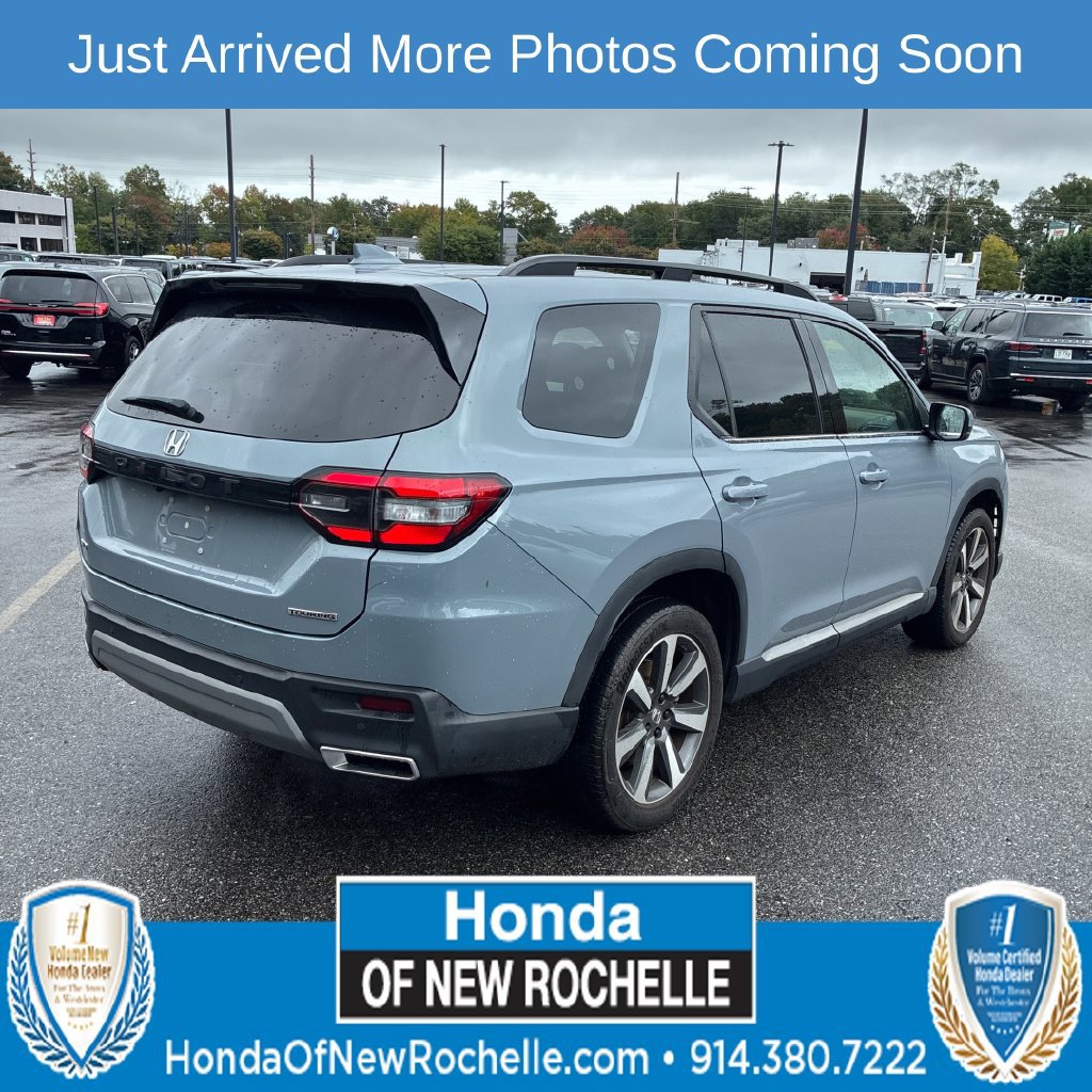 Used 2025 Honda Pilot Touring image 3
