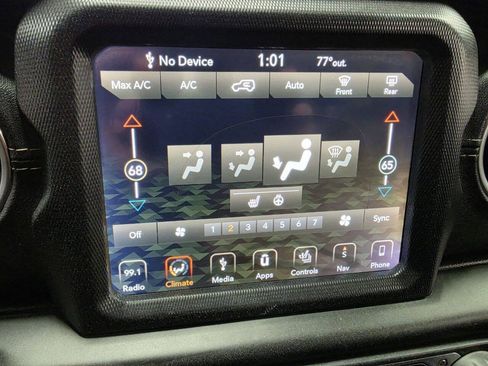 Used 2018 Jeep Wrangler Unlimited Sahara AWD/4WD image 35