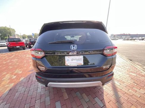 Used 2025 Honda Pilot Elite image 34