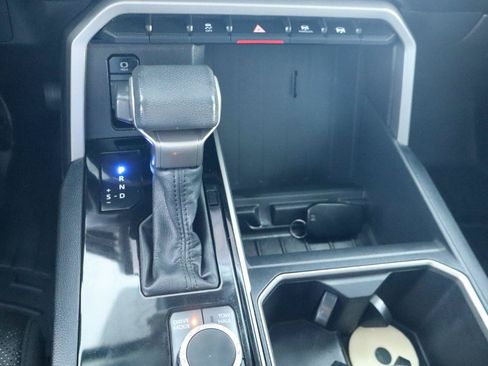 Used 2022 Toyota Tundra SR5 w/ SR5 Premium Package RWD image 20