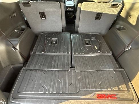 Used 2023 GMC Acadia SLE w/ Driver Convenience Package image 11