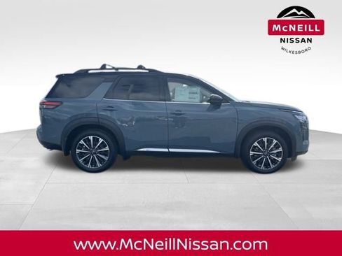 New 2026 Nissan Pathfinder Platinum image 8