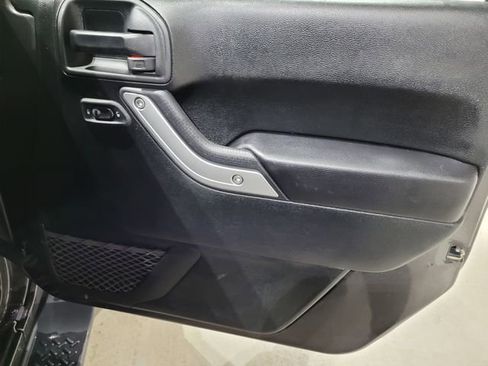 Used 2018 Jeep Wrangler Unlimited Sahara w/ Connectivity Group image 50