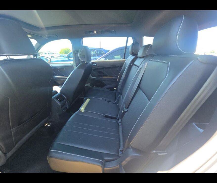 Used 2024 Volkswagen Tiguan SE R-Line FWD image 7