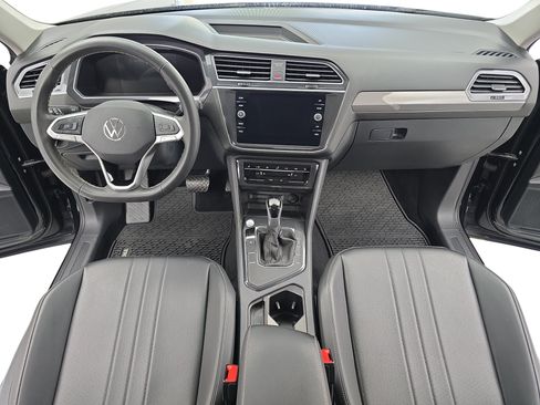 Certified 2024 Volkswagen Tiguan SE FWD image 9