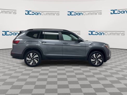 Used 2025 Volkswagen Atlas SE FWD image 9