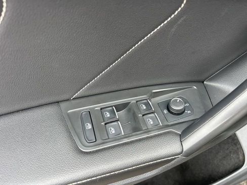 Used 2022 Volkswagen Tiguan SE FWD image 13