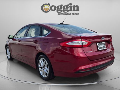 Used 2016 Ford Fusion SE w/ SE Cold Weather Package FWD image 4