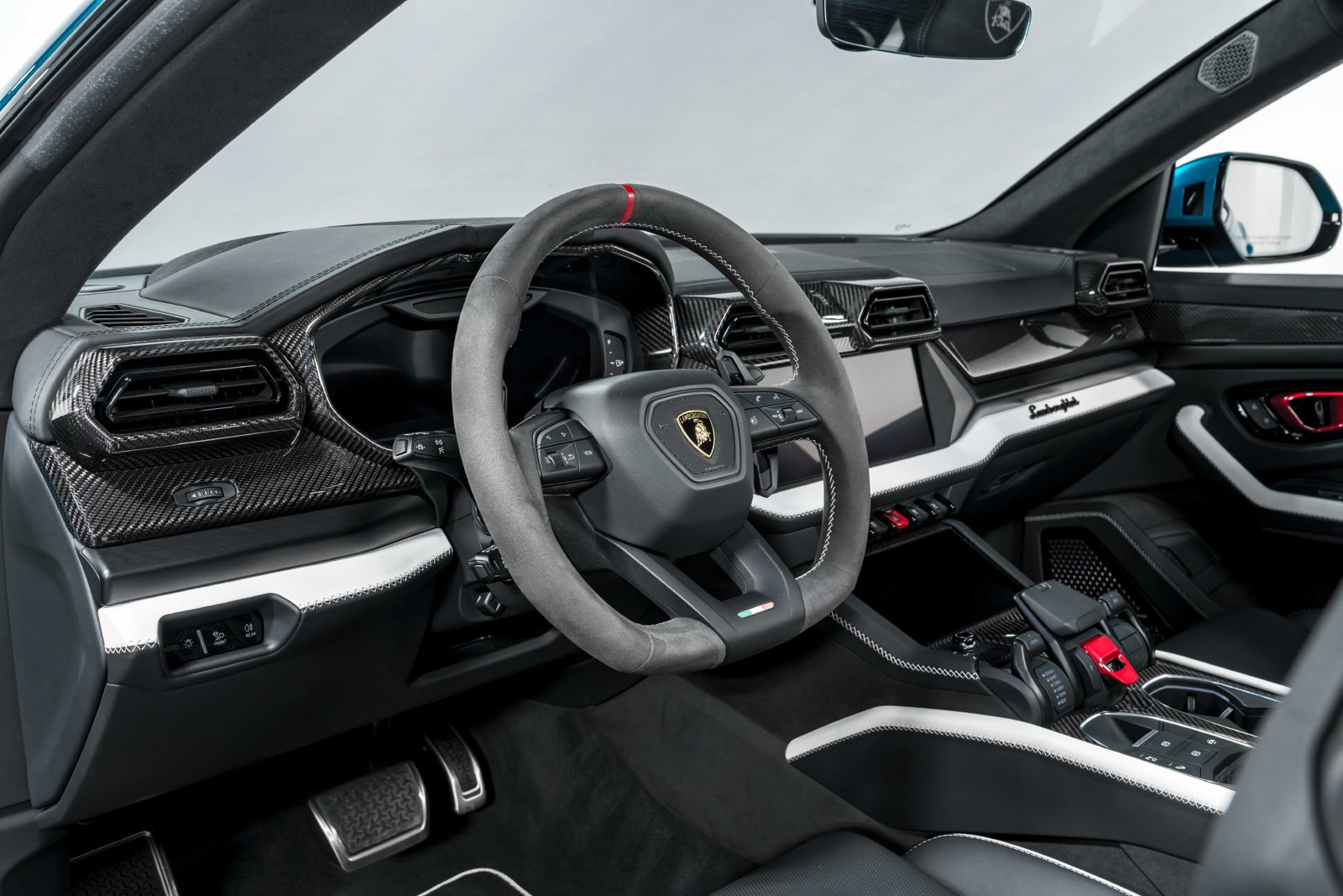 Used 2025 Lamborghini Urus SE AWD/4WD image 13