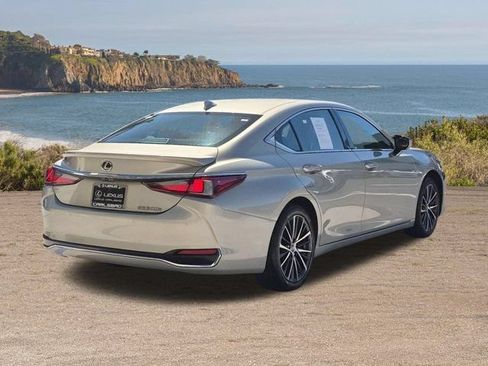 Used 2023 Lexus ES 300h w/ Premium Package FWD image 5