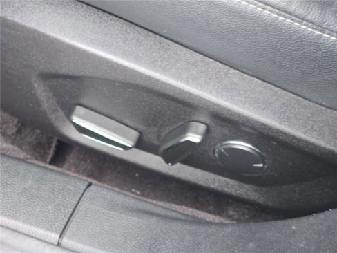 Used 2017 Ford Fusion SE w/ Fusion SE Technology Package image 26