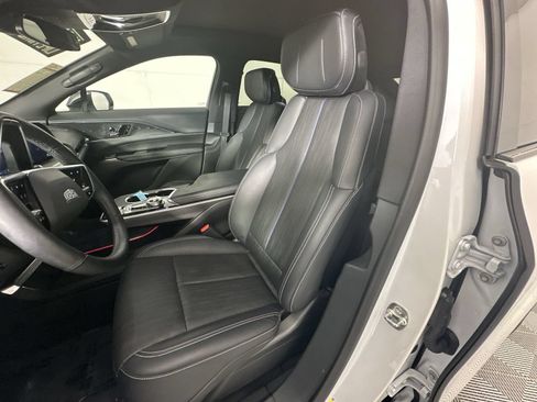 Used 2024 Cadillac Lyriq Luxury AWD/4WD image 11
