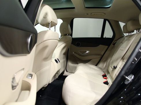 Used 2019 Mercedes-Benz GLC 300 4MATIC image 31