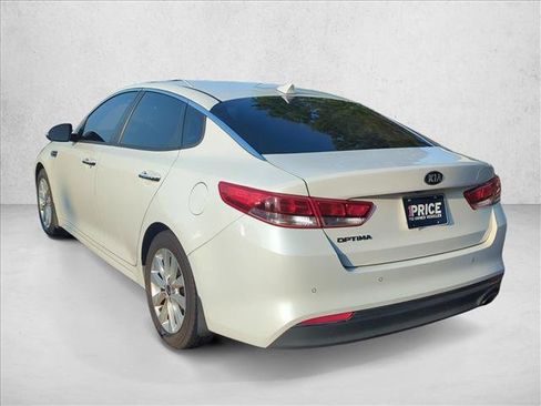 Used 2018 Kia Optima LX w/ 17" Alloy Wheels Package FWD image 8