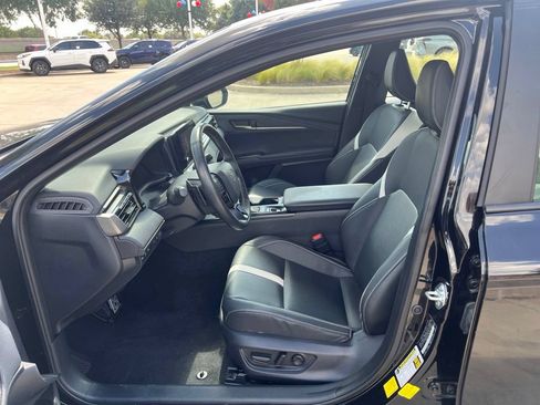 Used 2025 Toyota Camry SE FWD image 11